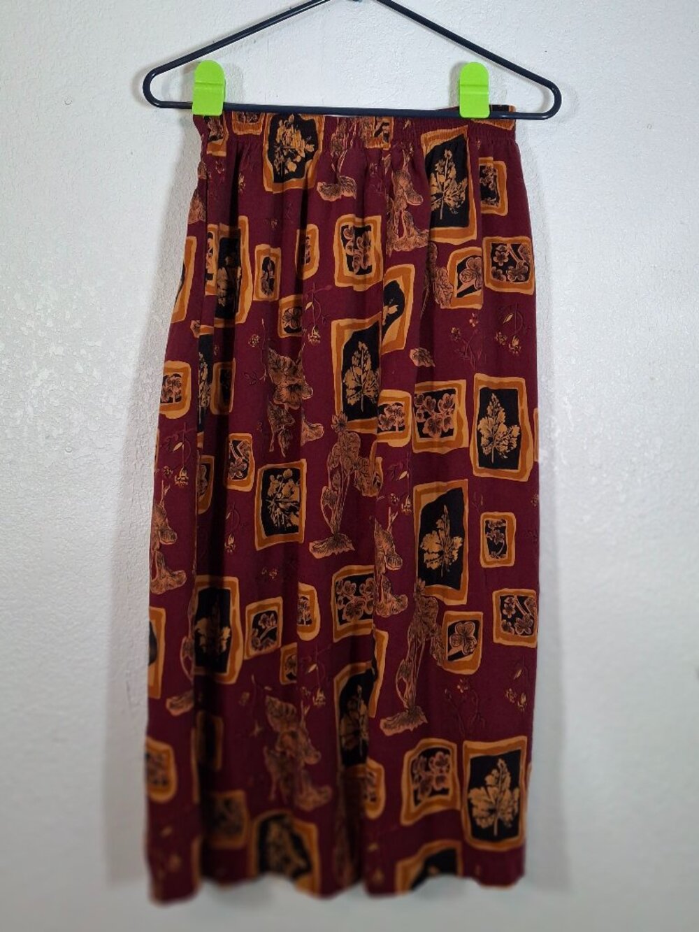 Sag Harbor Midi Skirt Size Small with Elastic in Back and Botanical Design